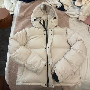 Aritzia Women's Off-White Puffer Jacket